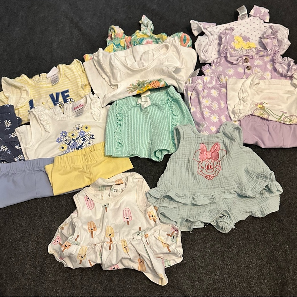 Assorted infant clothing bundle